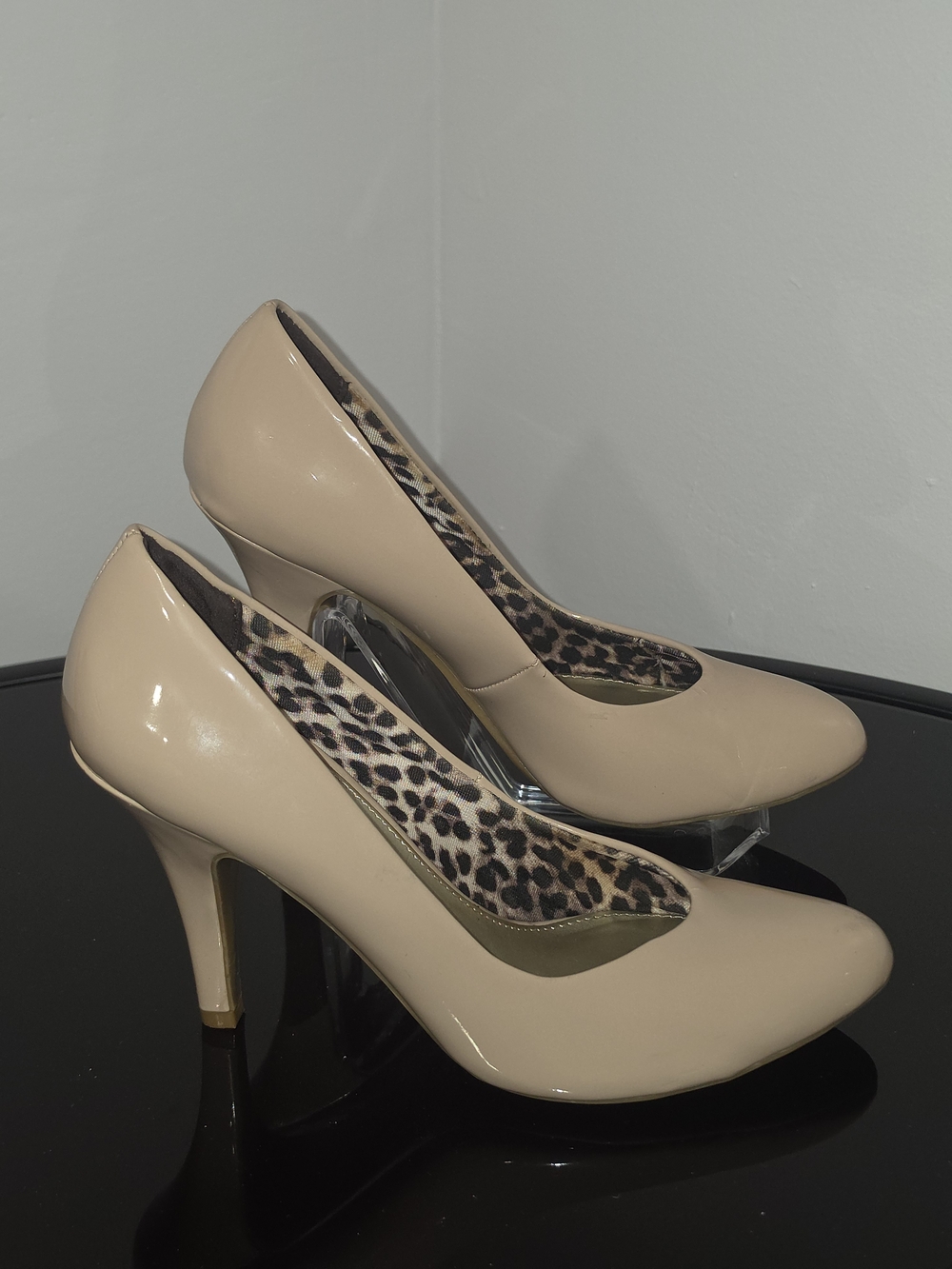 Fergalicious by Fergie Sammi Nude Faux Patent Leather Pumps Women's Size 8